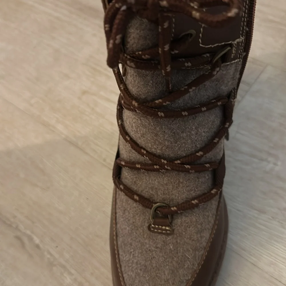 Like New Naturalizer Boots - Picture 3 of 3